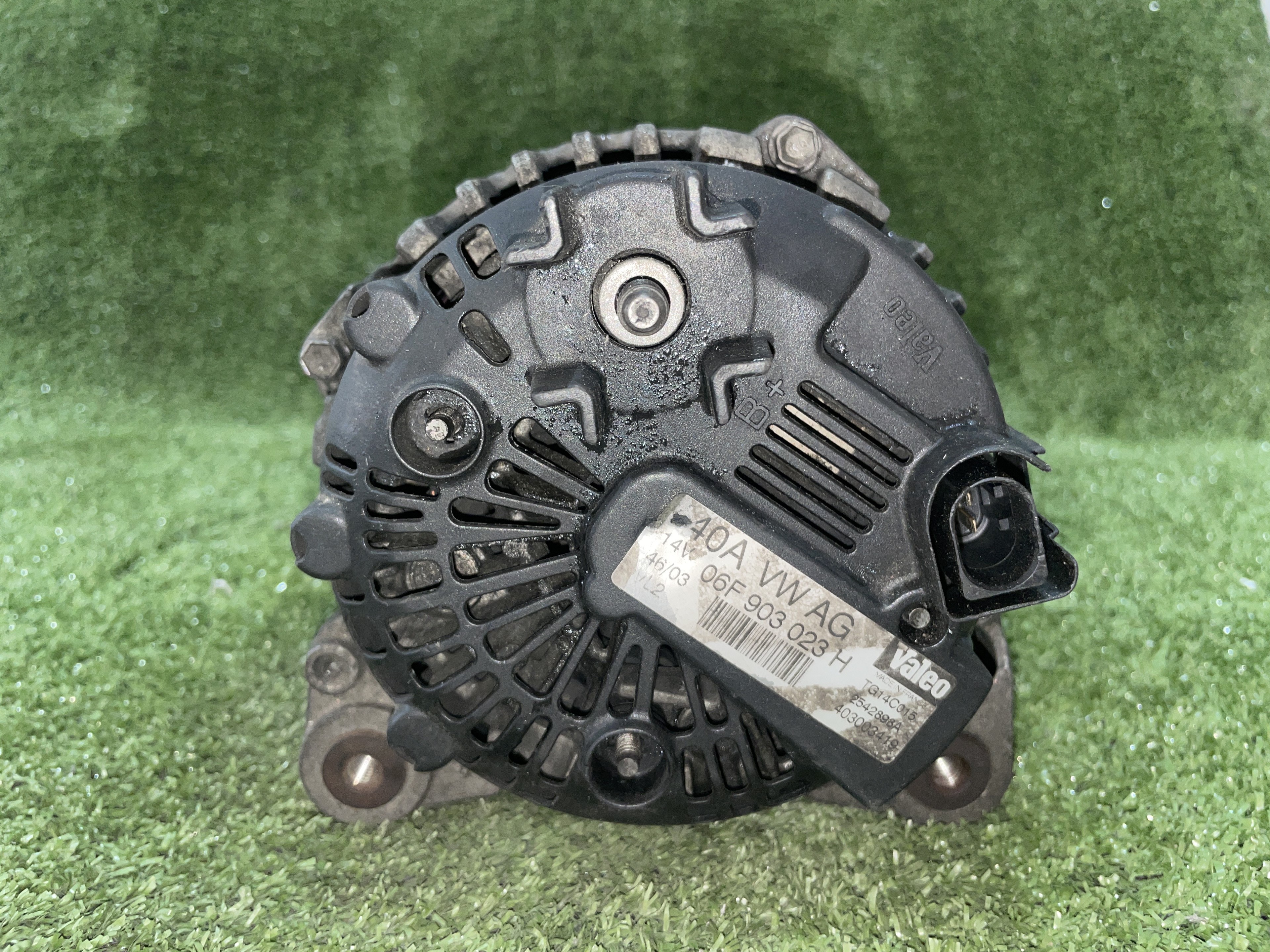 AUDI A4 B6/8E (2000-2005) Генератор TG14C015, VALEO, 06F903023H 21584802