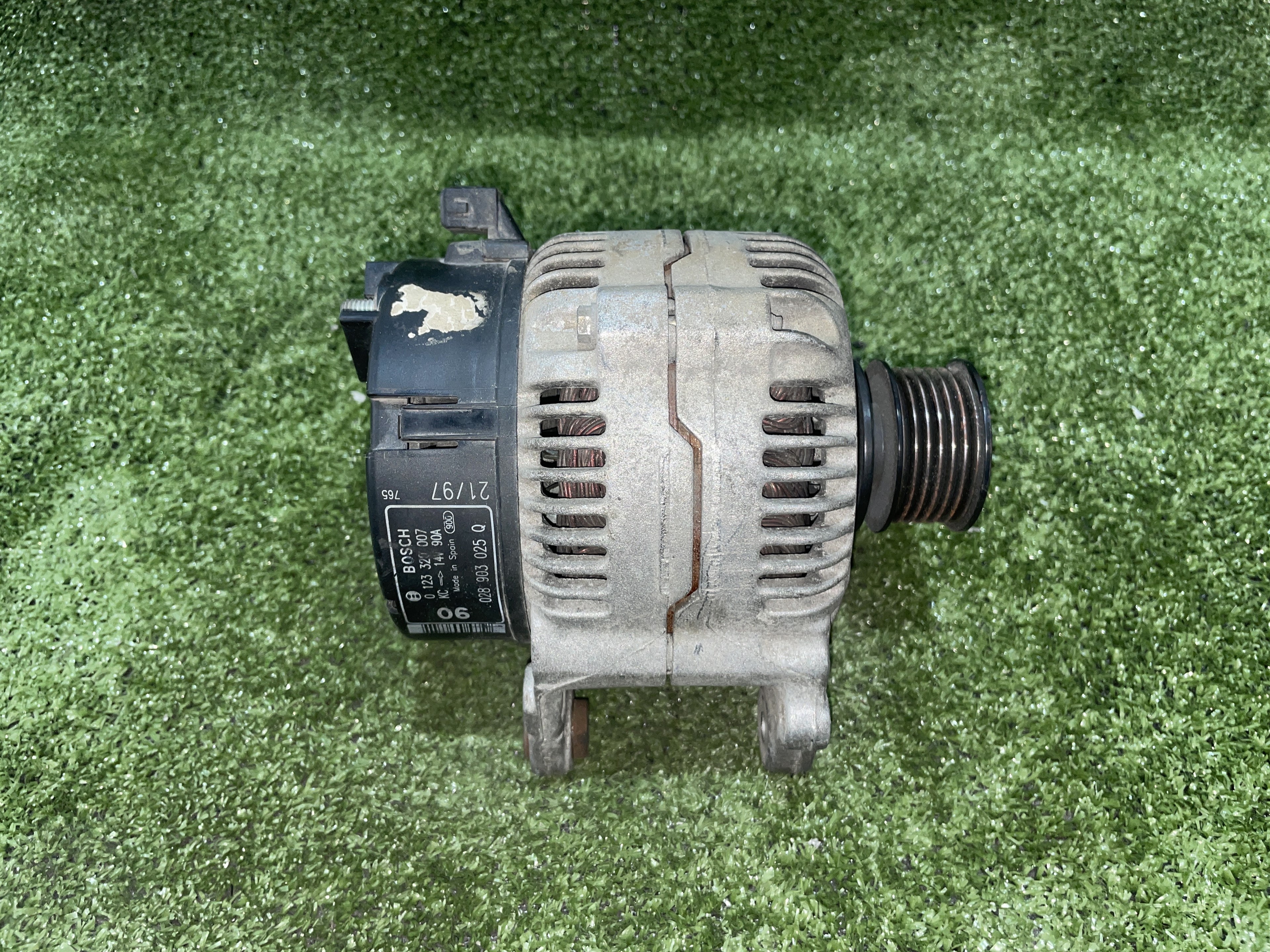 SEAT Cordoba 1 generation (1993-2003) Alternator 0123320007,028903025Q 21584760