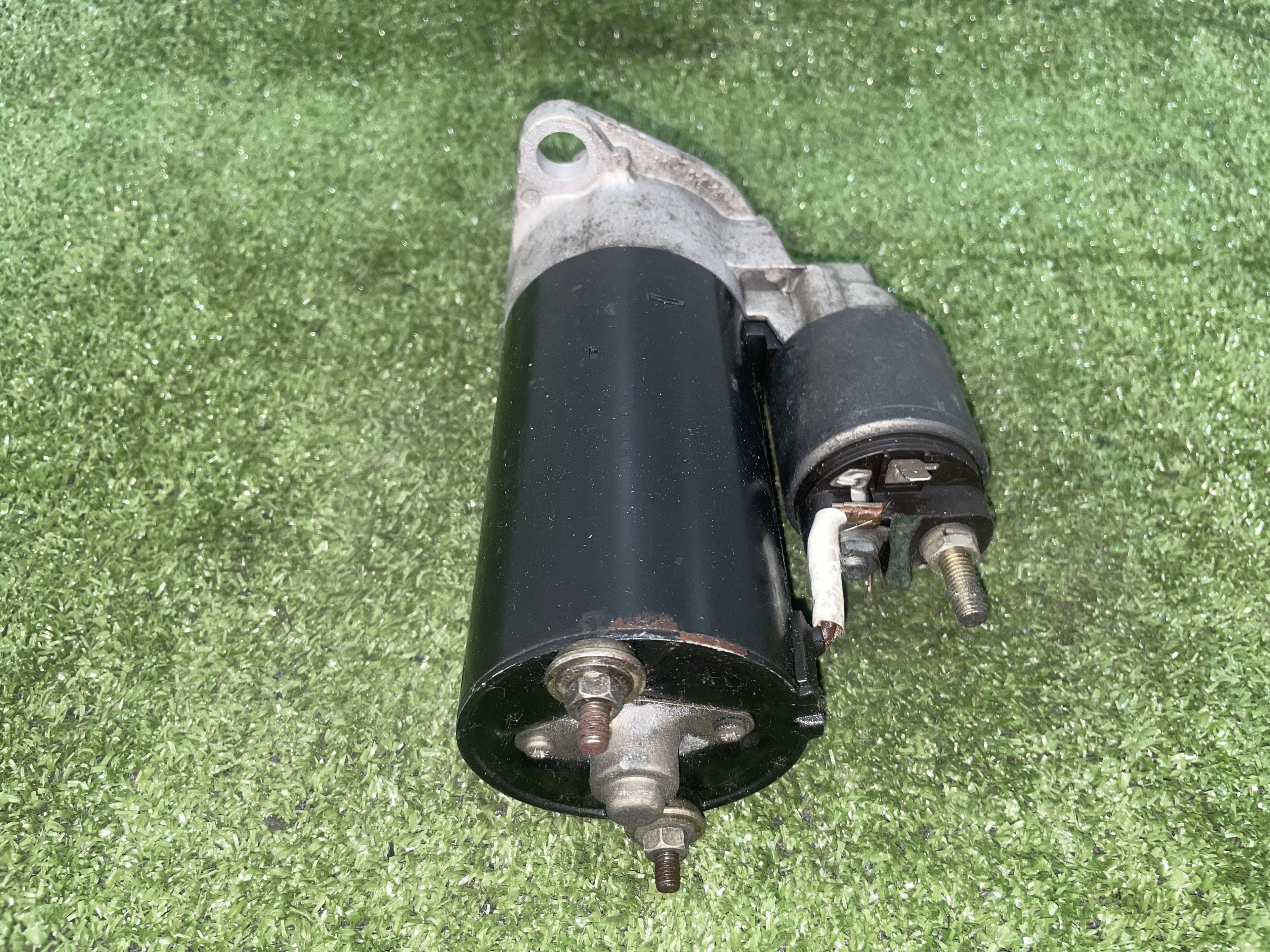 Starter motor 0001110100 de Audi A8 1998-2002 - pieza usada