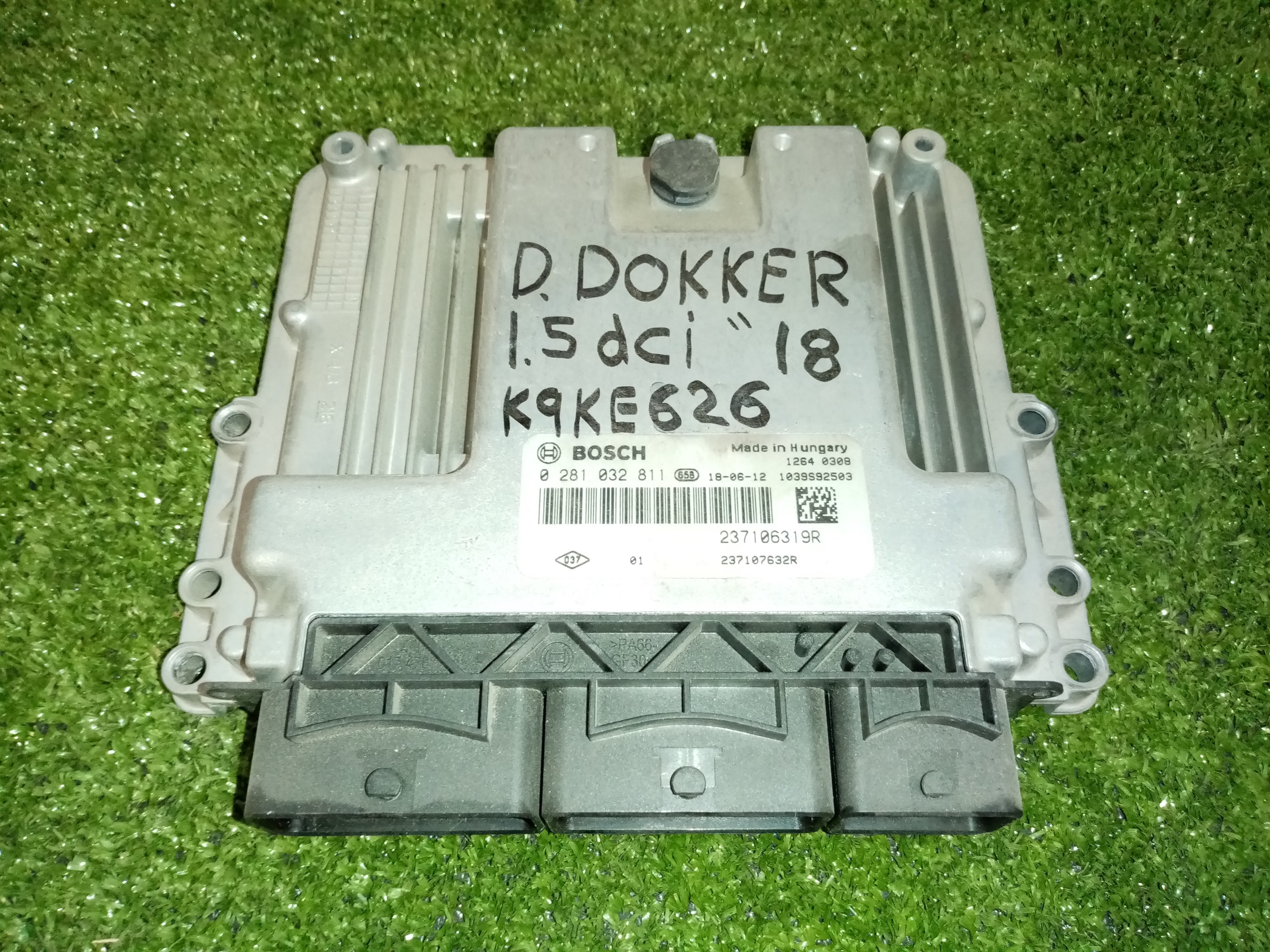 DACIA Duster 1 generation (2010-2017) Engine Control Unit ECU 0281032811, 237106319R 23546302