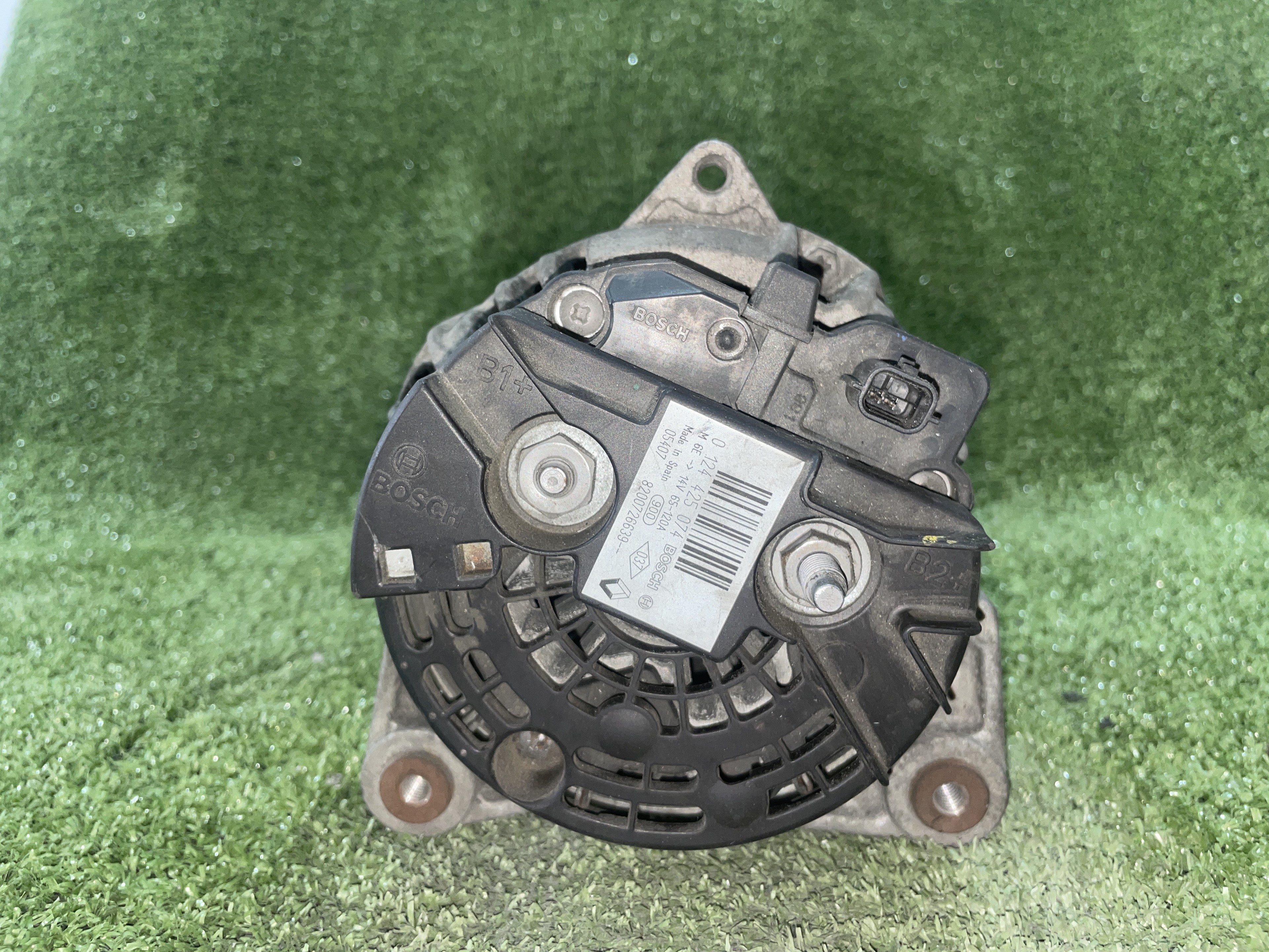 RENAULT Megane 2 generation (2002-2012) Alternator 0124425074, 8200726639 21584857