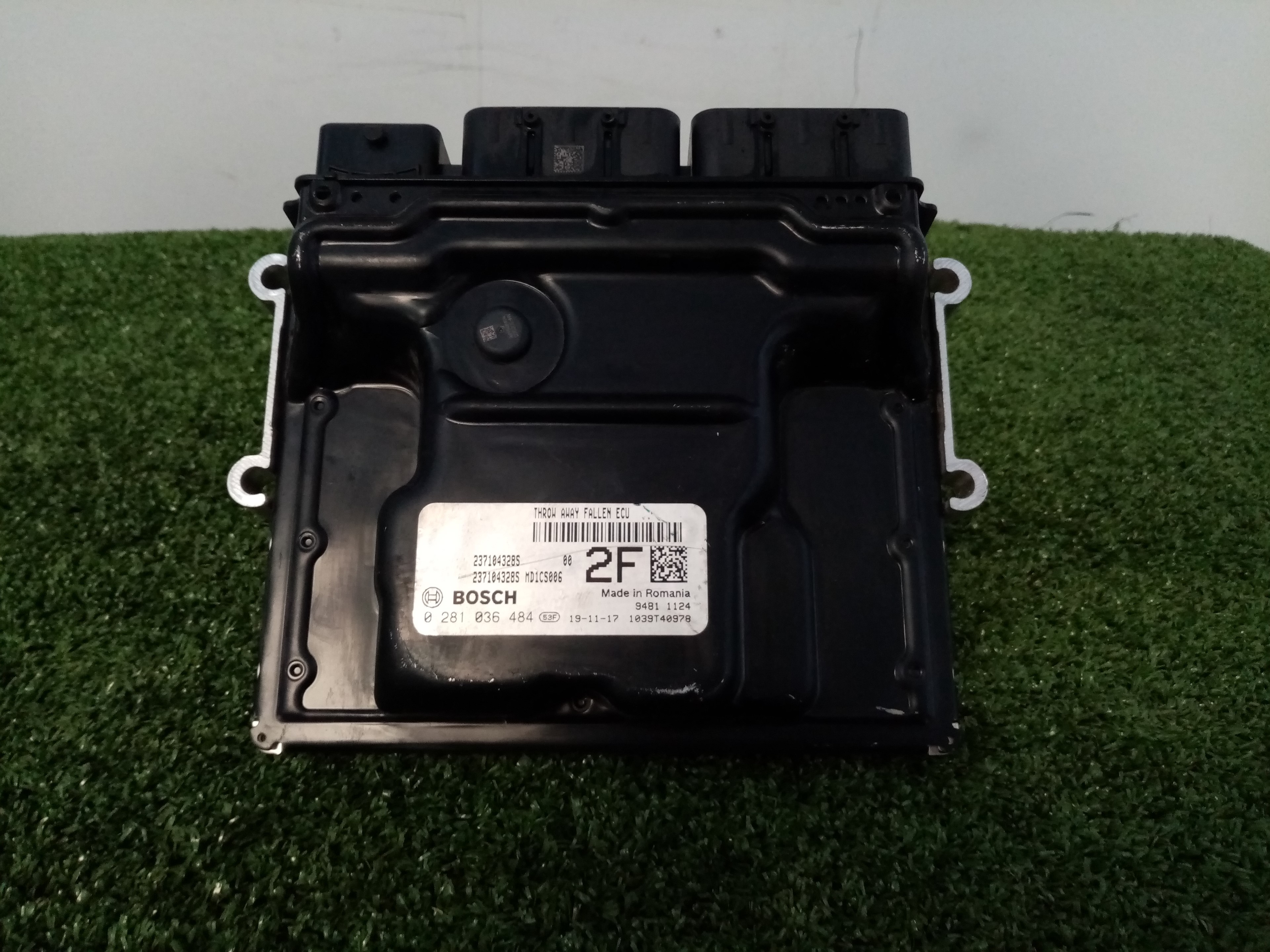 DACIA Duster 1 generation (2010-2017) Moottorin ohjausyksikkö ECU 0281036484,237104328S,1039T40978 23546815