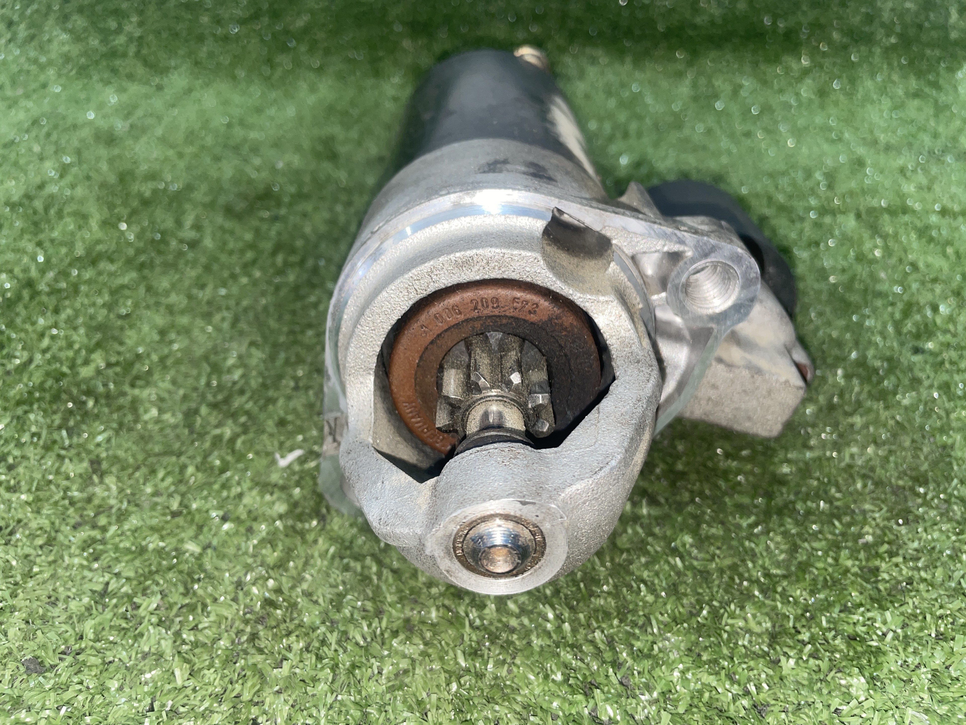 Starter motor 0001110100 de Audi A8 1998-2002 - pieza usada