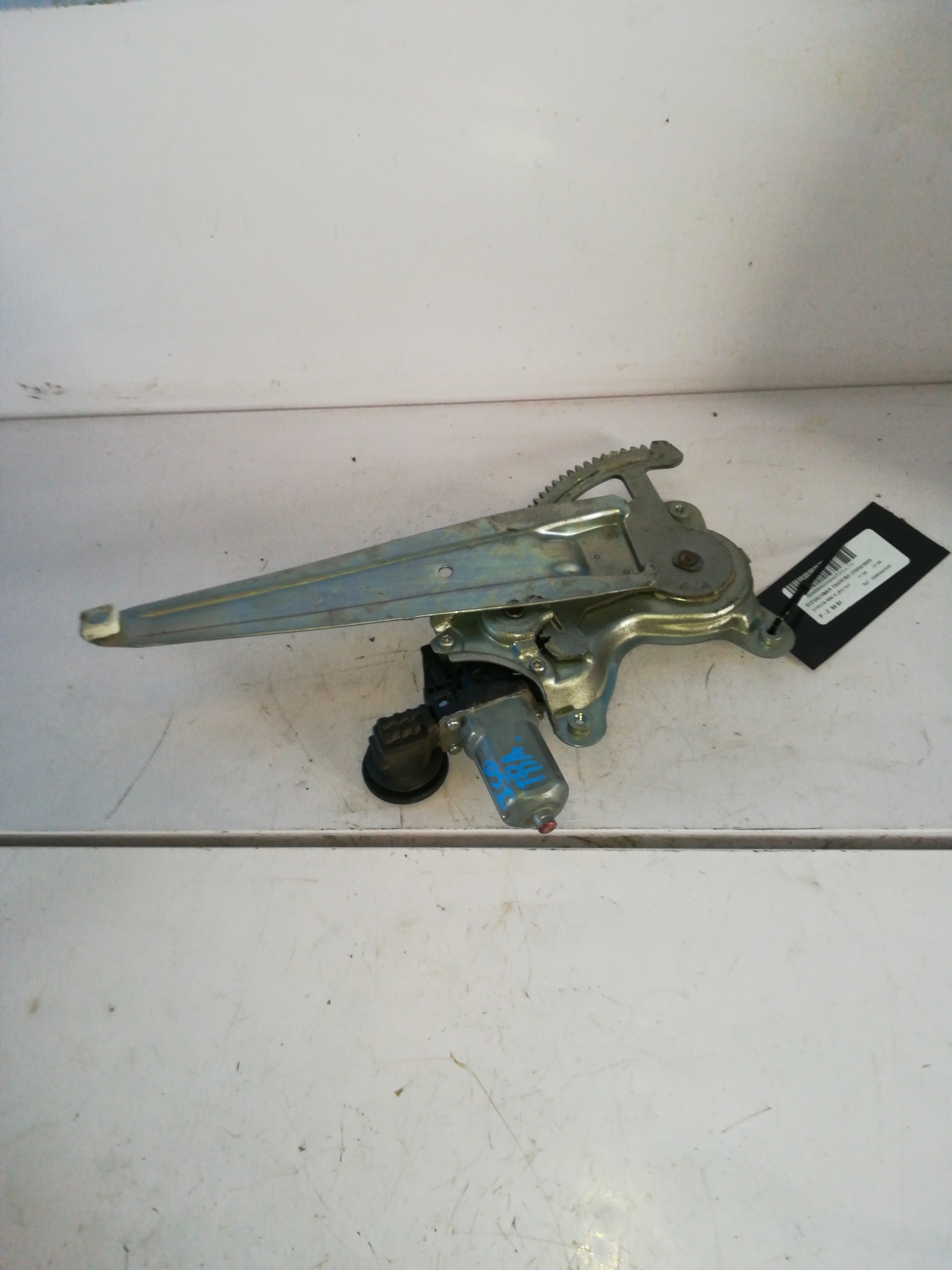 TOYOTA RAV4 2 generation (XA20) (2000-2006) Rear left door window lifter 6980442040 22379730