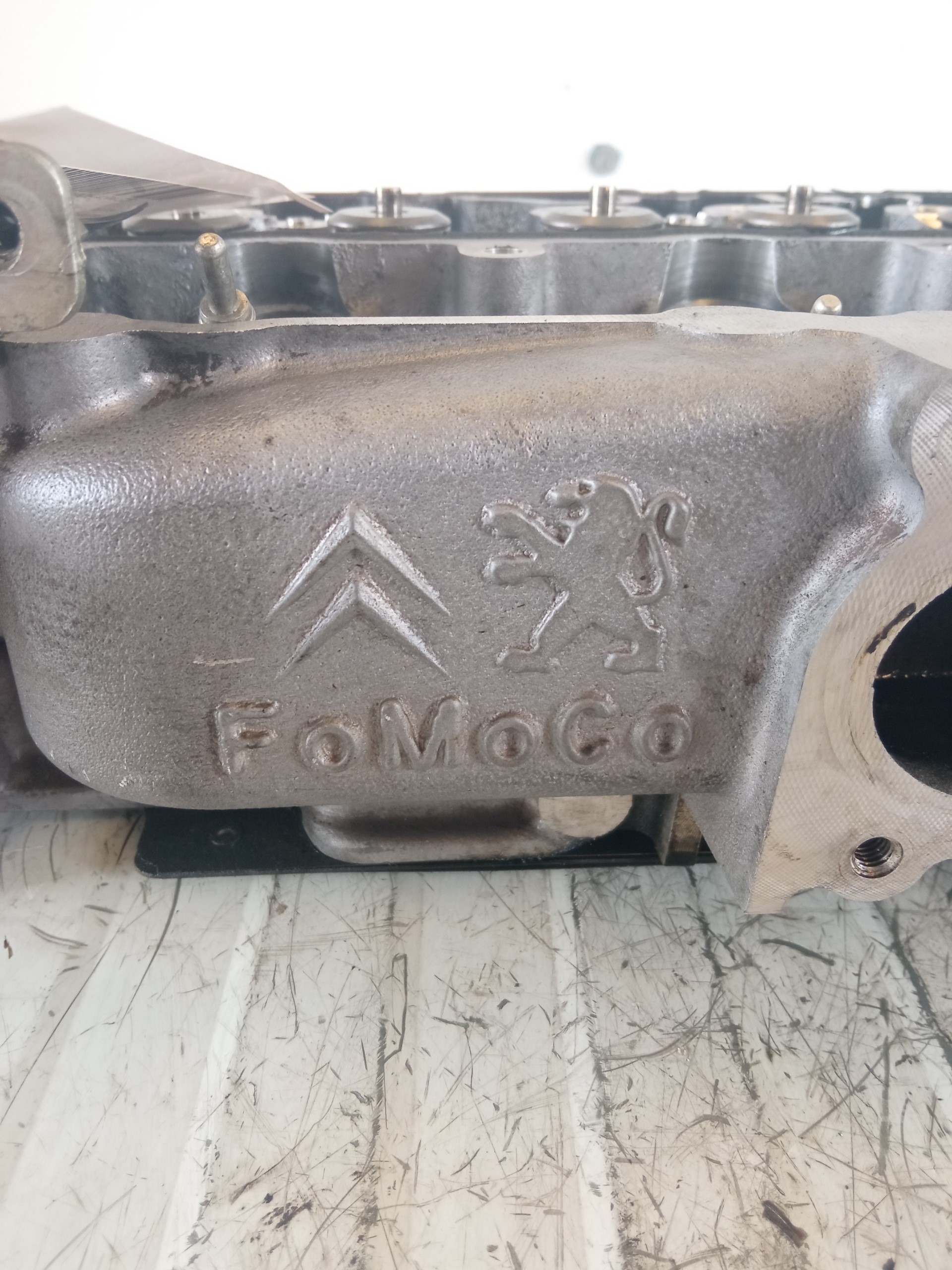 PEUGEOT 208 Peugeot 208 (2012-2015) Engine Cylinder Head 9684504780 21951234