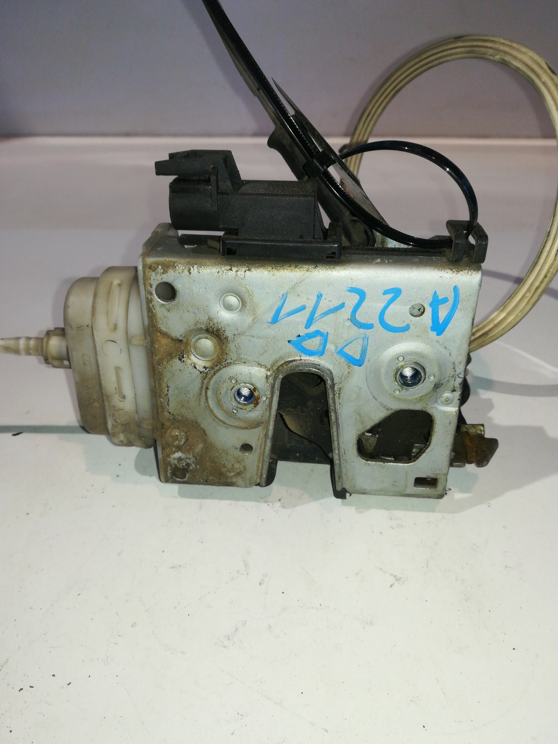 HONDA A4 B5/8D (1994-2001) Front Right Door Lock 4D1237016D 22379500