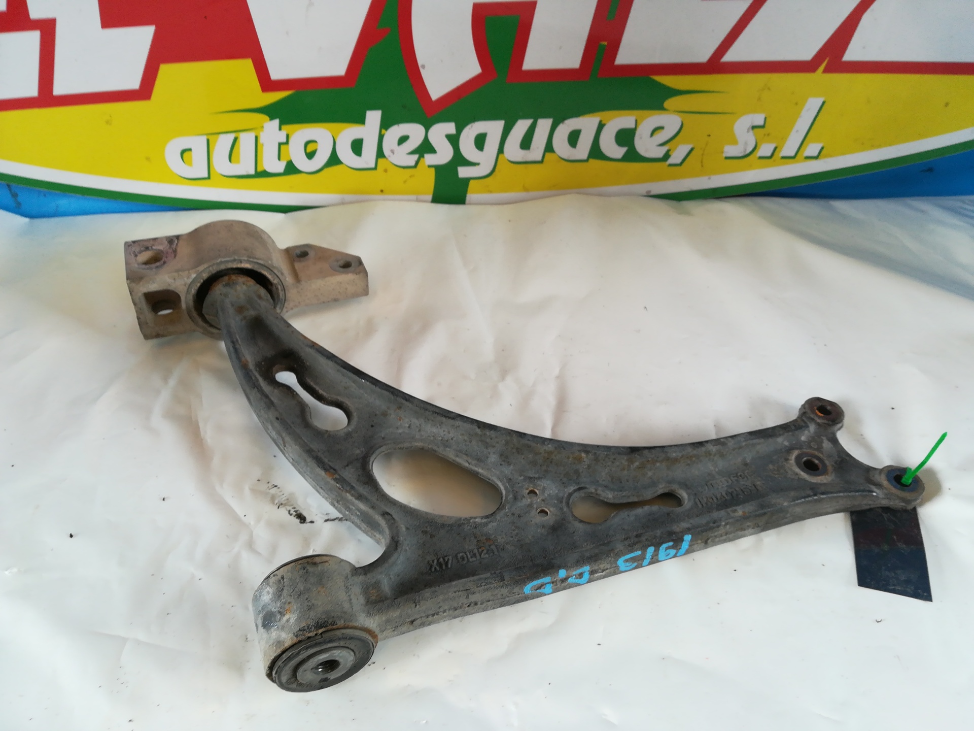 SEAT Leon 2 generation (2005-2012) Front Right Arm 22375420