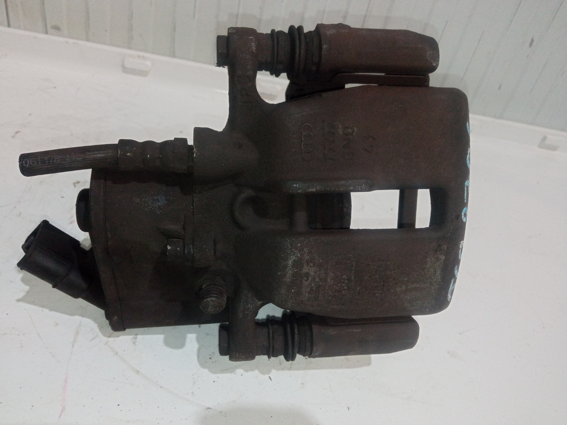 AUDI A6 C6/4F (2004-2011) Galinis kairys suportas 32332082,2PINES 24959143