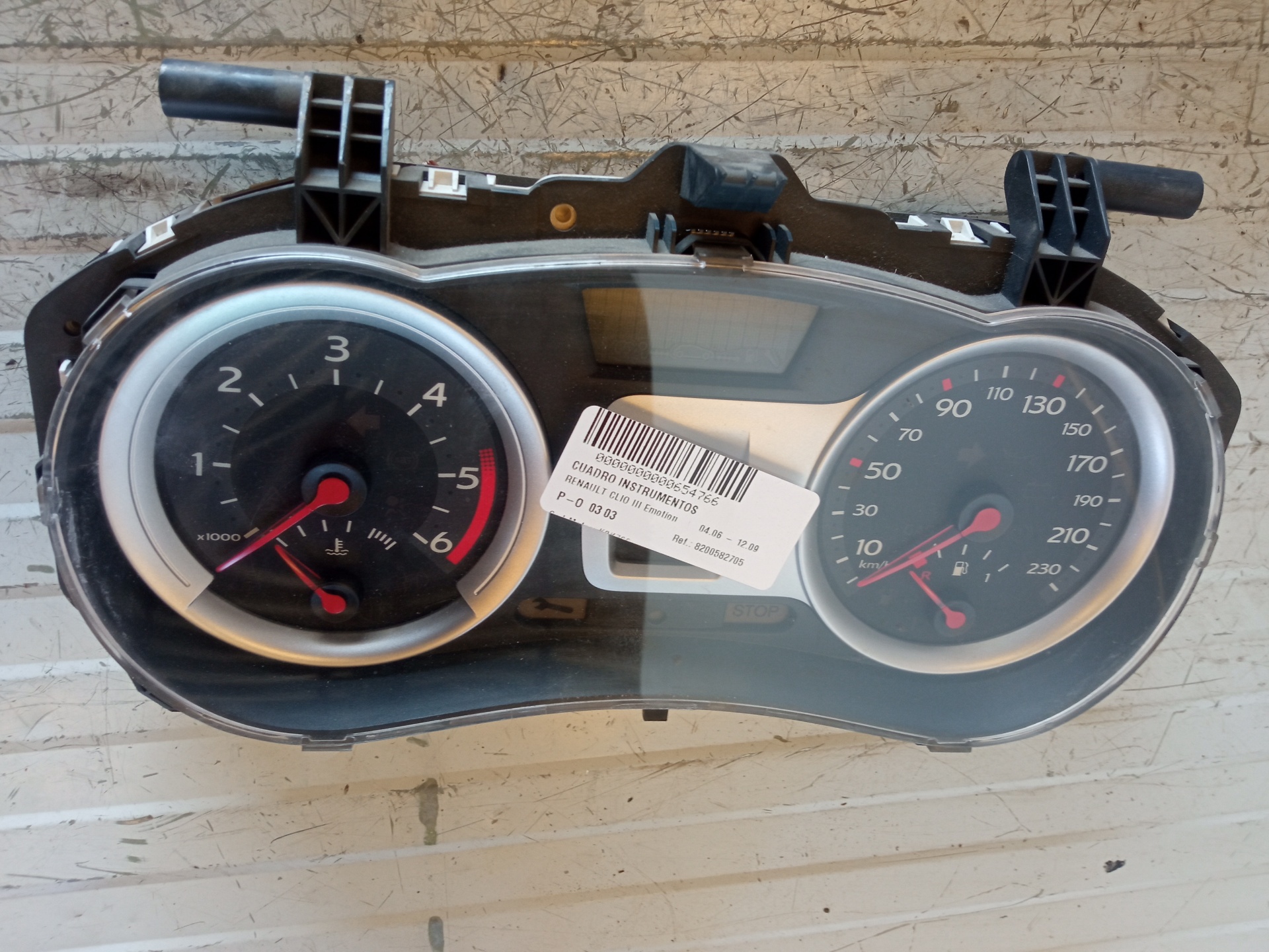 AUDI A8 D2/4D (1994-2002) Speedometer 8200582705 25427515