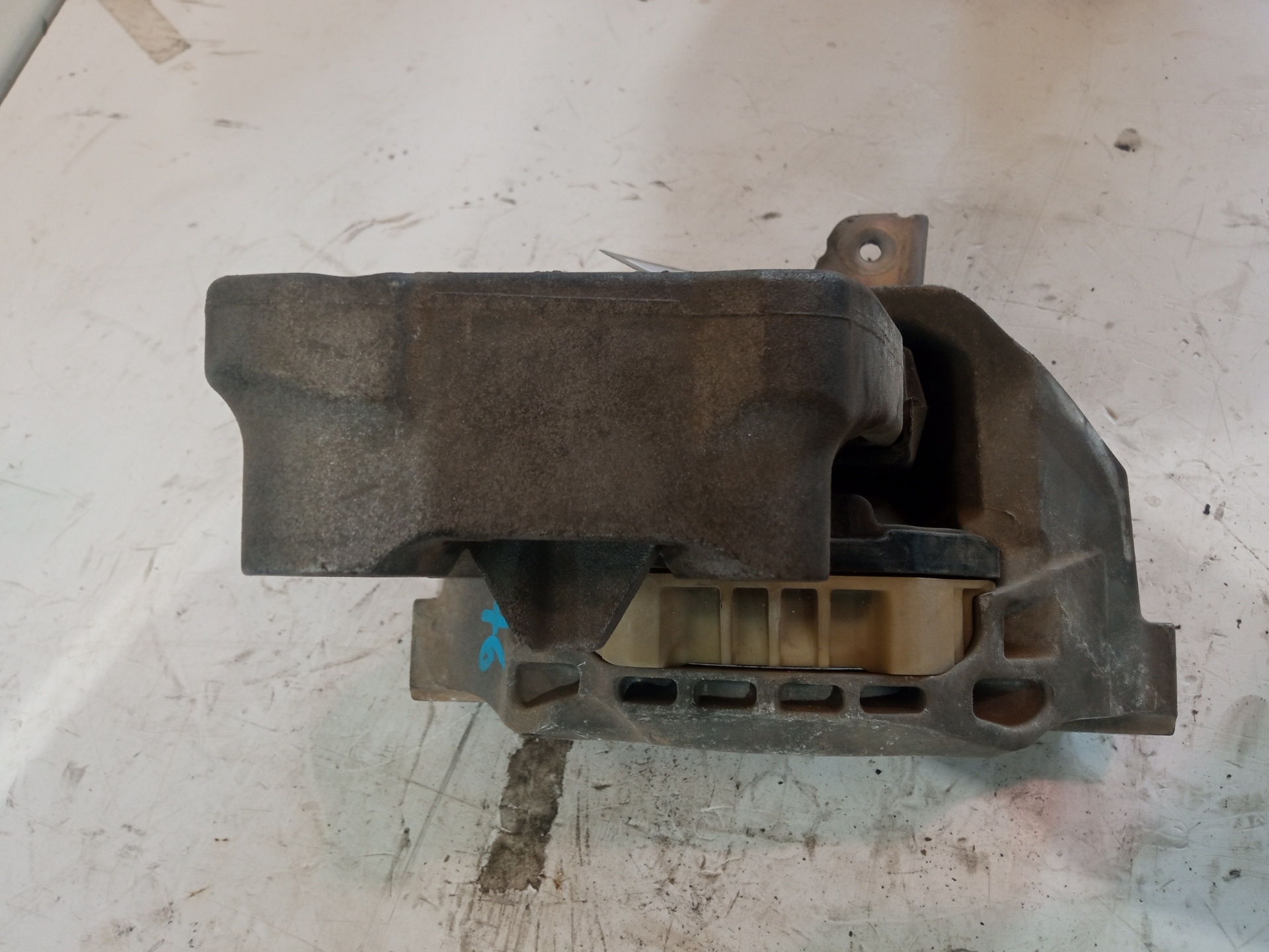 MERCEDES-BENZ A-Class W176 (2012-2018) Right Side Engine Mount A2462400617 23104077