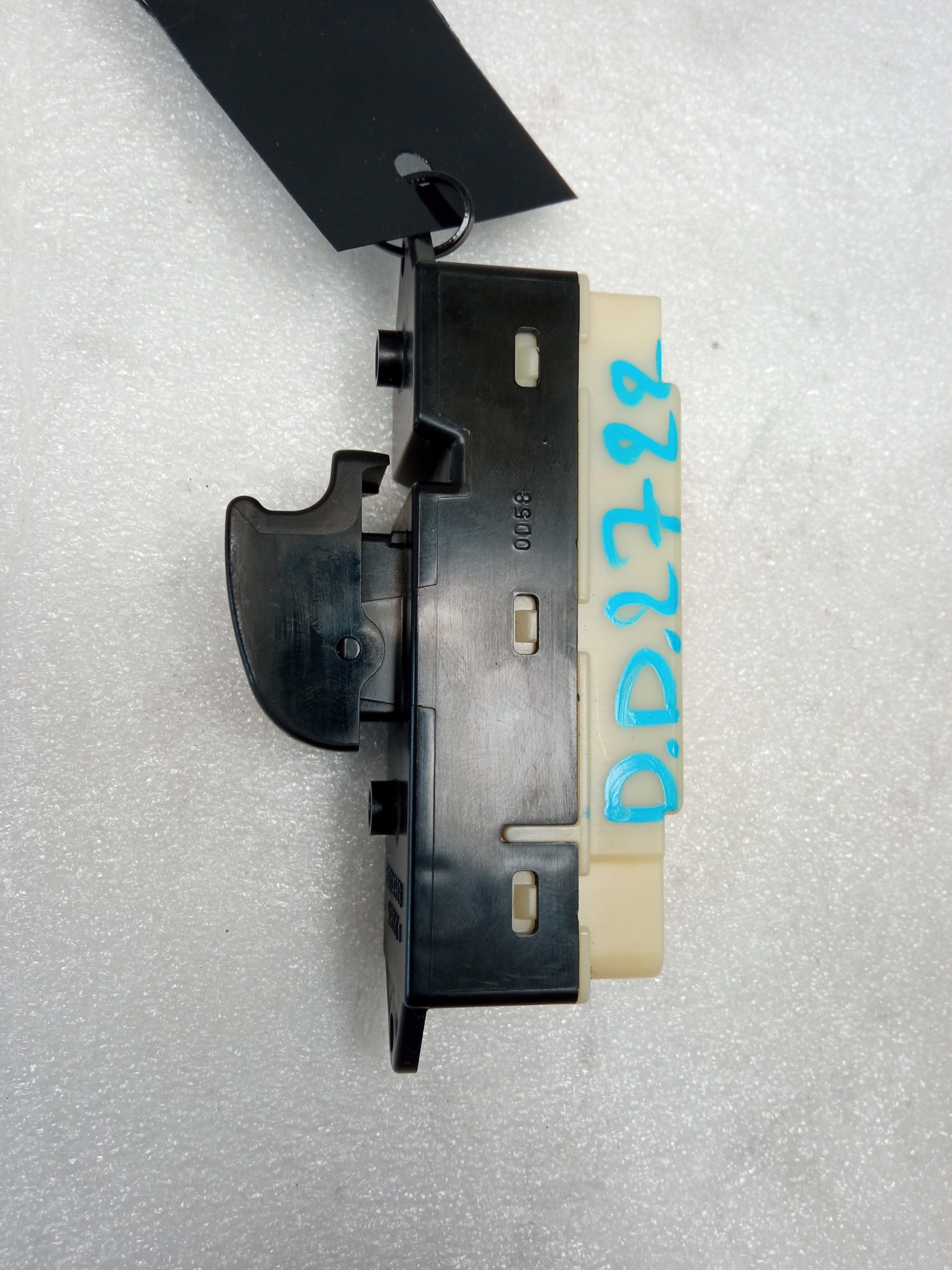 MITSUBISHI Grandis 1 generation (2003-2011) Кнопка стеклоподъемника передней правой двери 8608A022, 8PINES 24854829