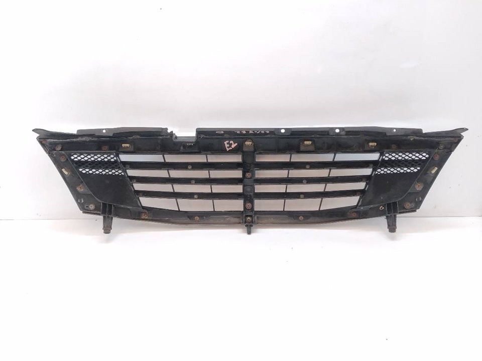 Rejilla delantera D27DT 7946008000 de Ssangyong Rexton 2003-2012 163 CV con 221876 km - pieza usada