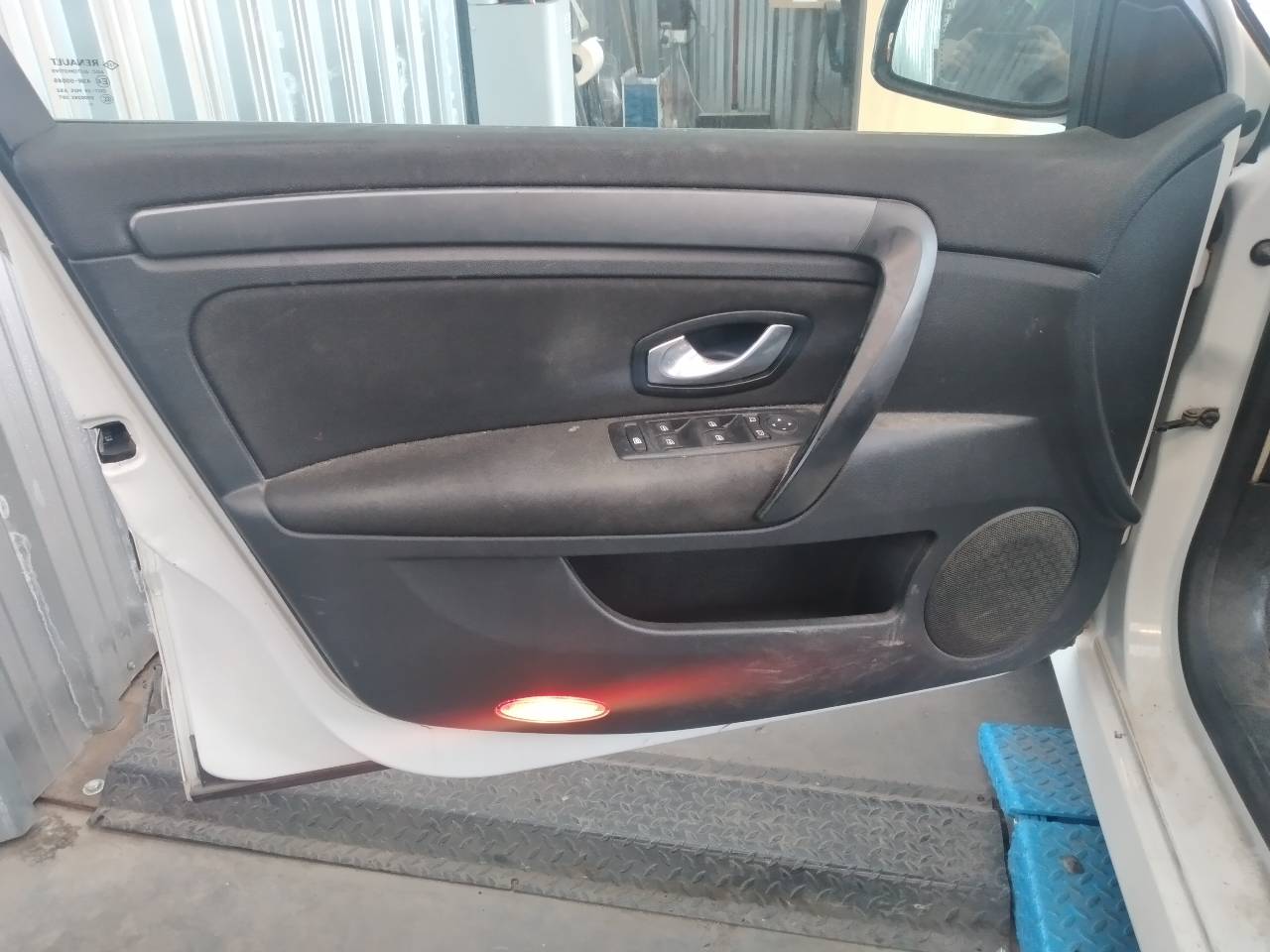 RENAULT Laguna 3 generation (2007-2015) Front venstre dørpanel 27234297