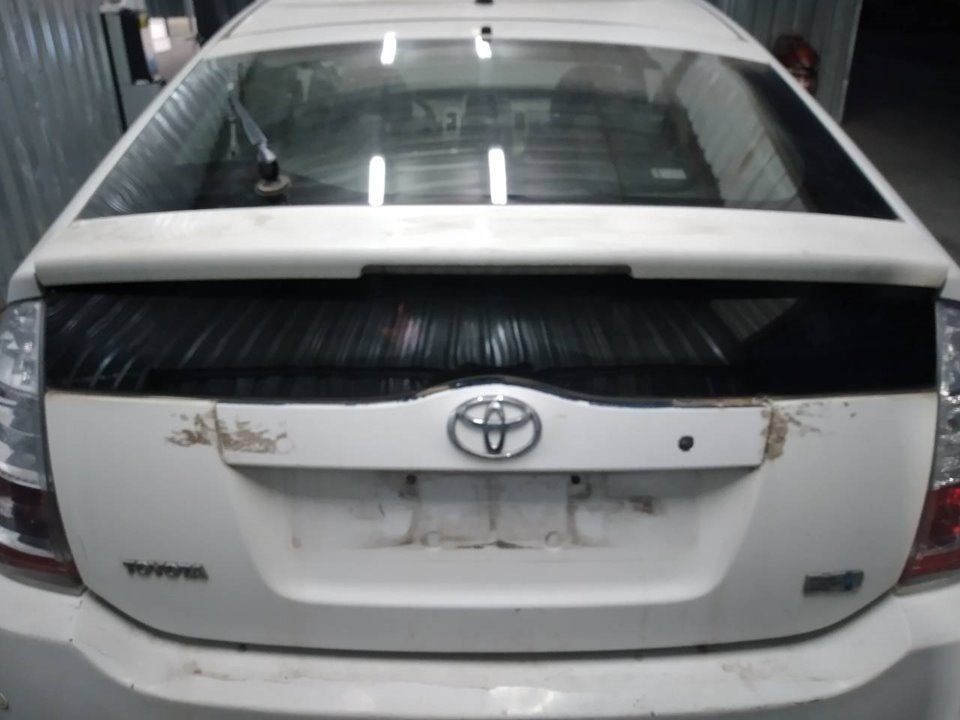 TOYOTA Prius 2 generation (XW20) (2003-2011) Крышка багажника 27323175