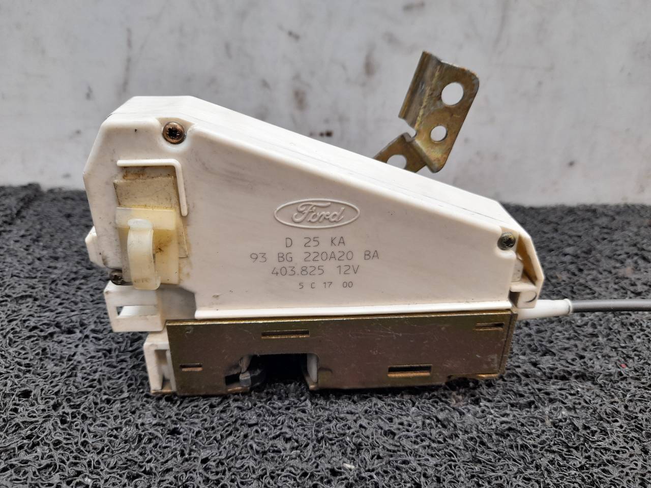 FORD Aizmugurējo kreiso durvju slēdzene 93BG220A20BA 19336487