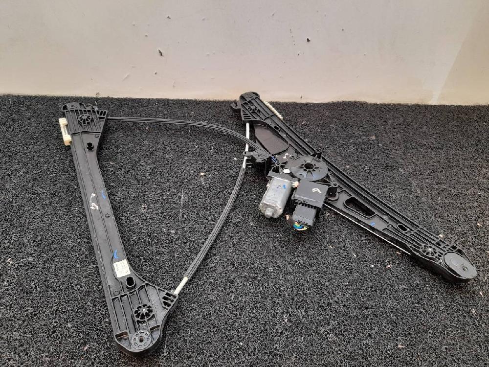 Alzacristalli anteriore sinistro HN05 9829482380 de Peugeot 3008 2016-2018 131 CV con 16126 km