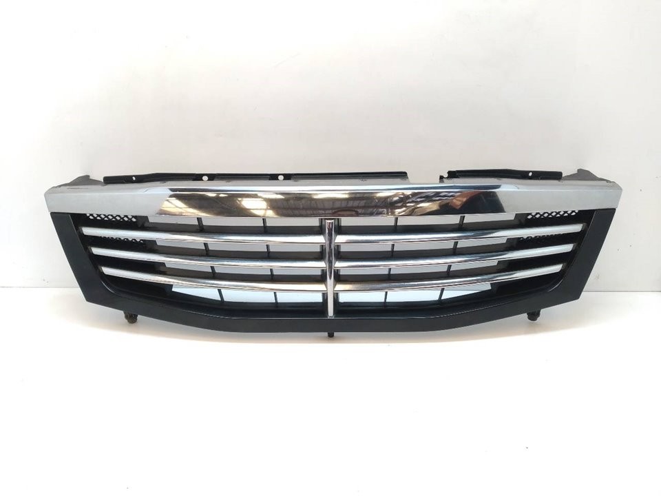 Rejilla delantera D27DT 7946008000 de Ssangyong Rexton 2003-2012 163 CV con 221876 km - pieza usada