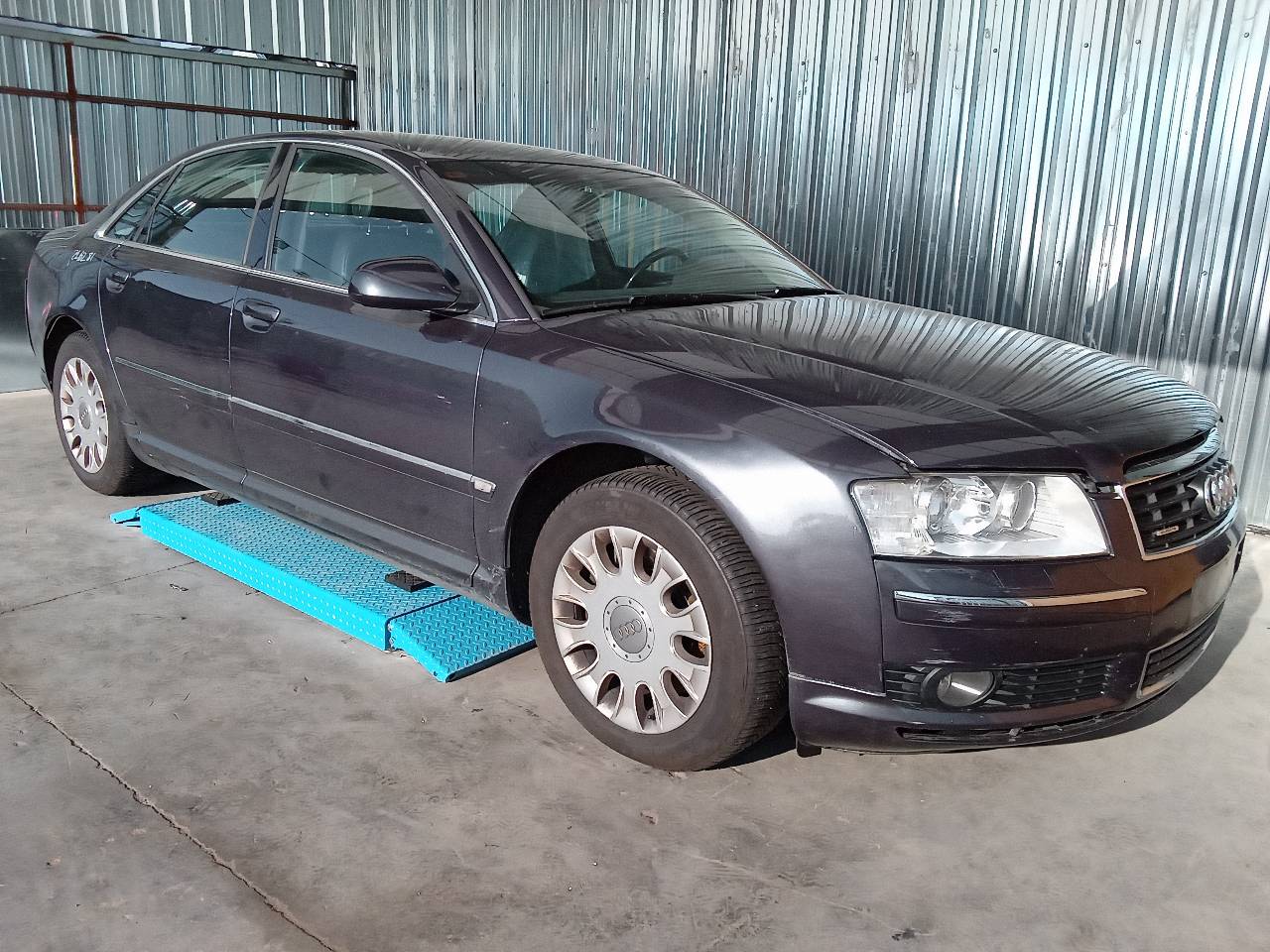 AUDI A8 D3/4E (2002-2010) Наружная ручка передней левой двери 27230690