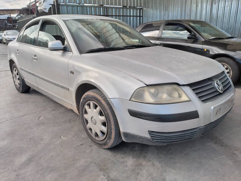 VOLKSWAGEN Passat B5 (1996-2005) Генератор SG12B012 24860675