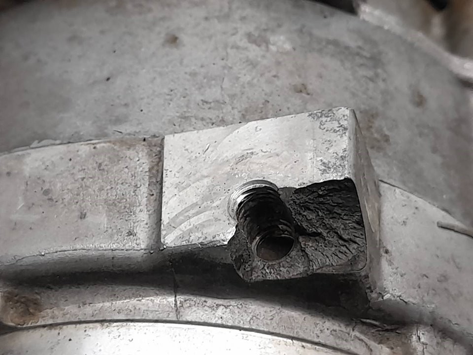 Steering pump 9HY 9654151080 de Peugeot 307 (s1) 2001-2005 109 CV con 201015 km - pieza usada