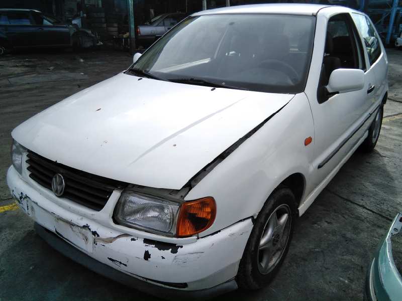 VOLKSWAGEN Polo 3 generation (1994-2002) Стеклоподъемник передней правой двери 19305799