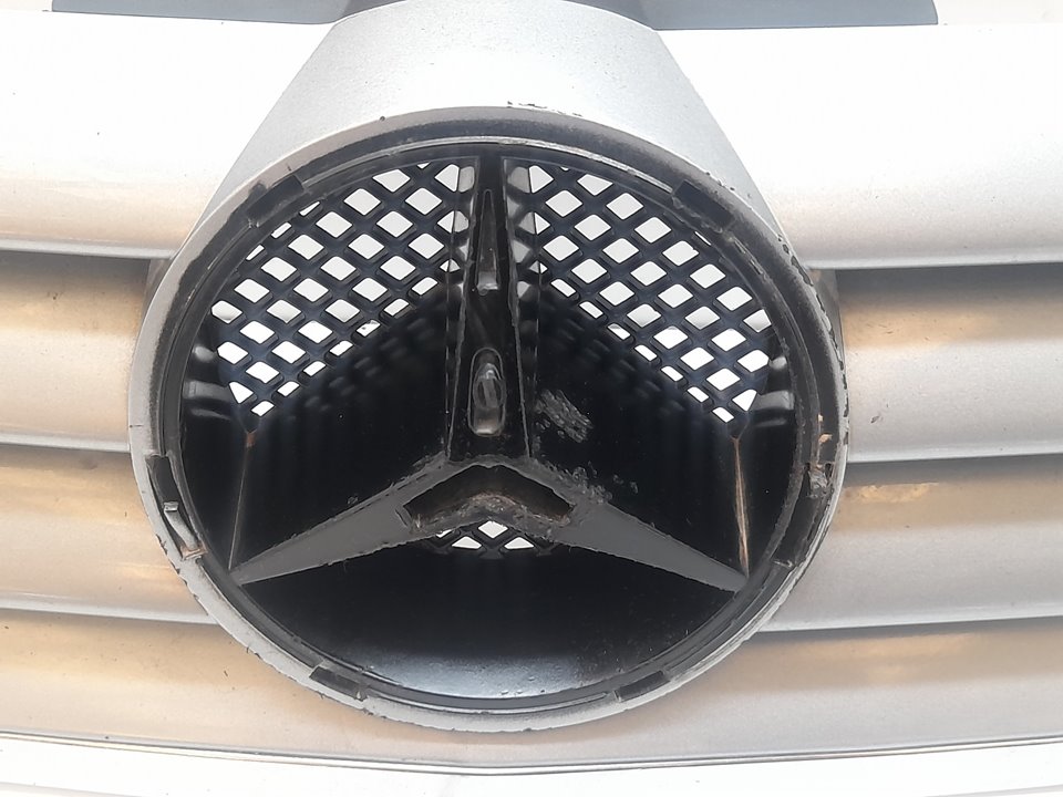 MERCEDES-BENZ C-Class W203/S203/CL203 (2000-2008) Решетка радиатора A2038800383 20441128