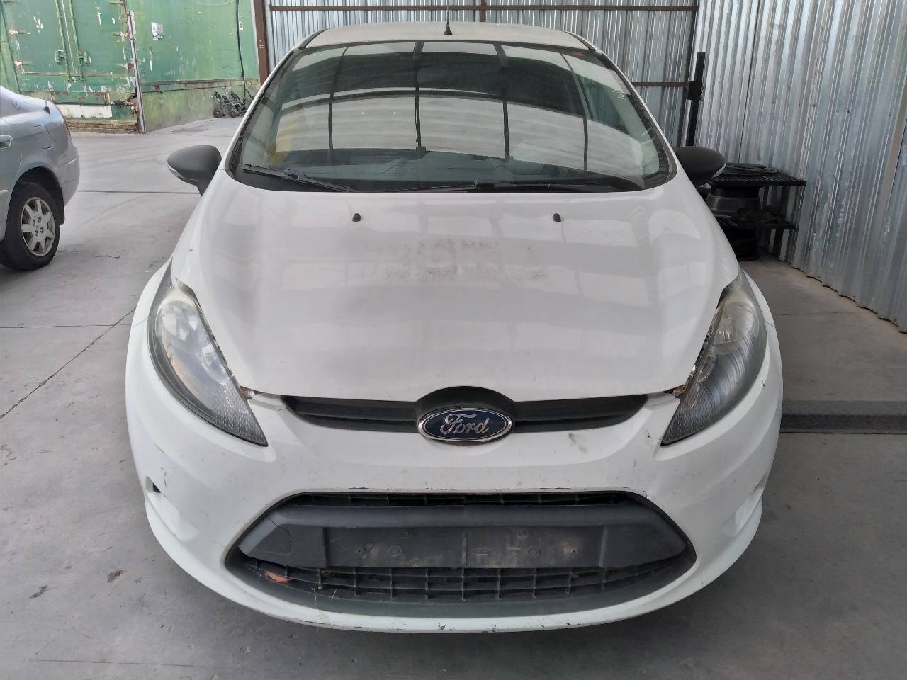 FORD Fiesta 5 generation (2001-2010) Рамка внутрішньої ручки передніх лівих дверей 27234614