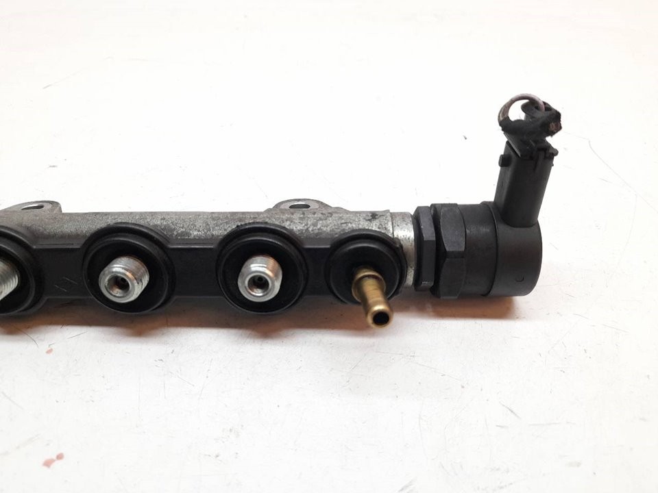 Rampa inyectora M9RA7 0445214114 de Renault Laguna ii (bg0/1_) 2001-2007 150 CV con 316729 km - pieza usada