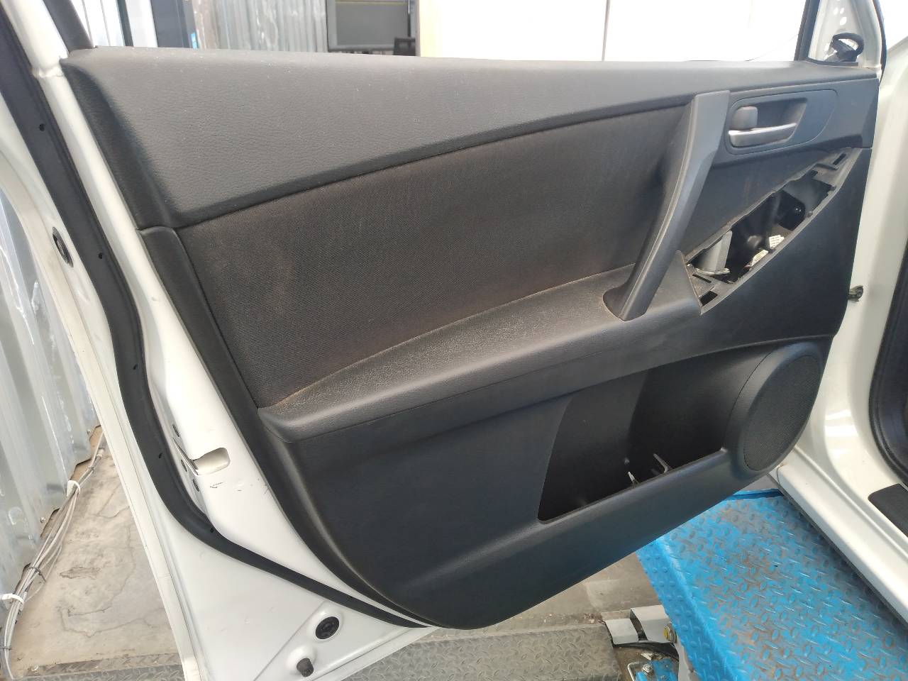 MAZDA 3 BL (2009-2013) Front Left Door Panel 27234114