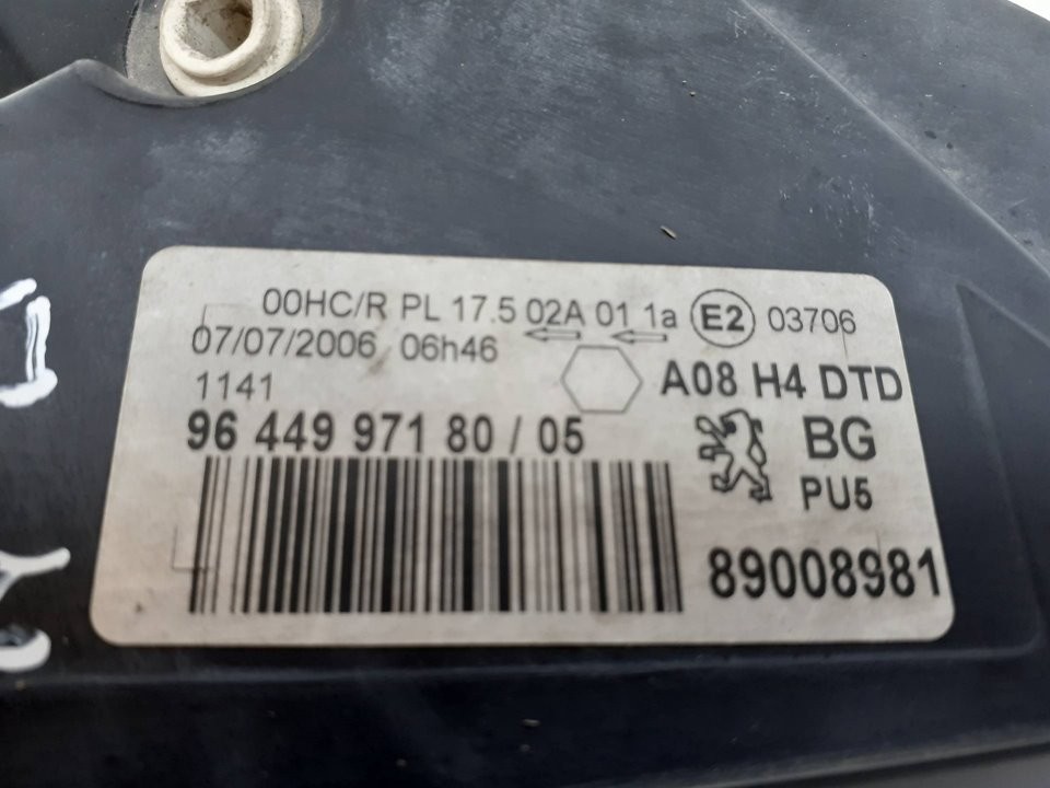 Faro derecho KFV 9644997180 de Peugeot 1007 2005-2010 75 CV con 133240 km - pieza usada