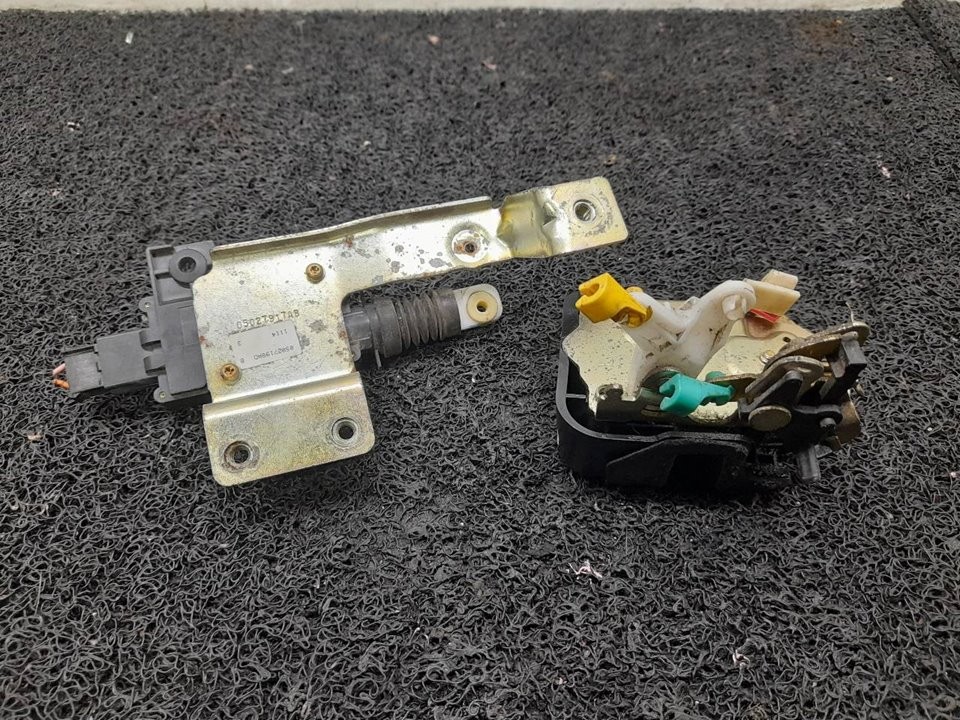 Cerradura puerta trasera izquierda 20L de Chrysler Pt cruiser (pt_) 2001-2010 141 CV con 224114 km - pieza usada