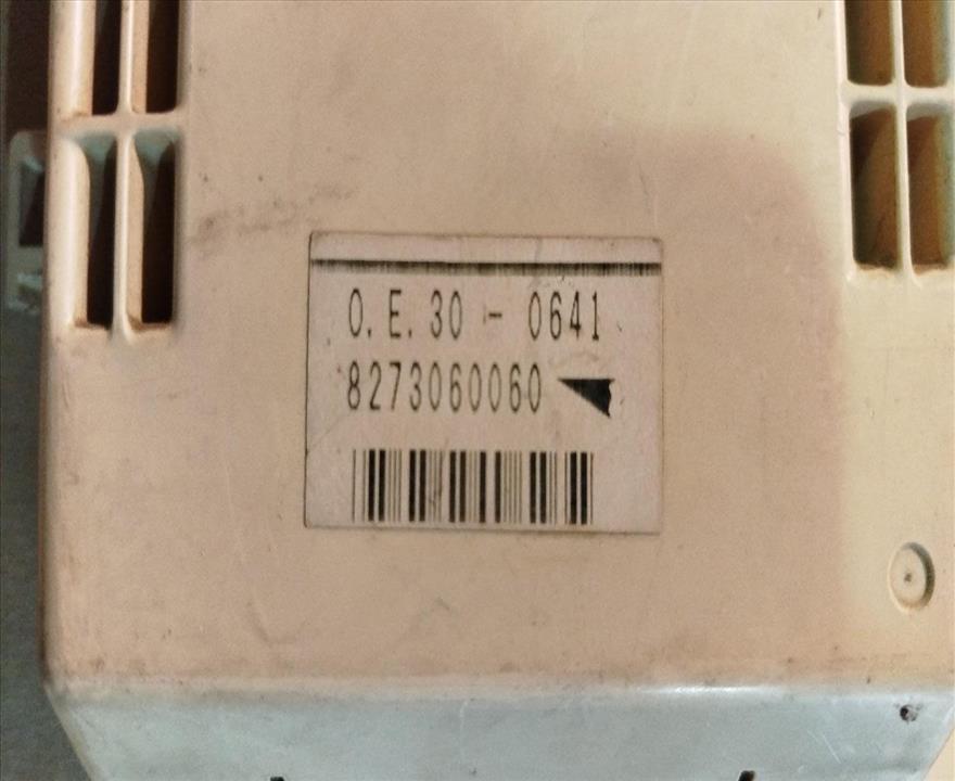 Caja de relés / fusibles 1KZ-TE 8273060060 de Toyota Land cruiser 90 (_j9_) 1996-2002 con 281056 km - pieza usada