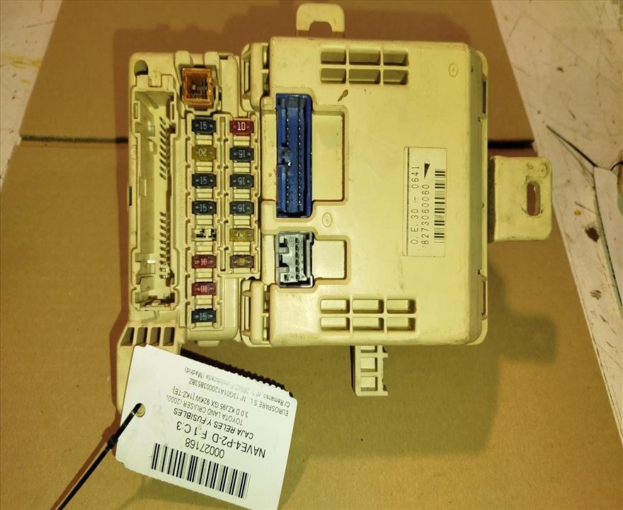 Caja de relés / fusibles 1KZ-TE 8273060060 de Toyota Land cruiser 90 (_j9_) 1996-2002 con 281056 km - pieza usada