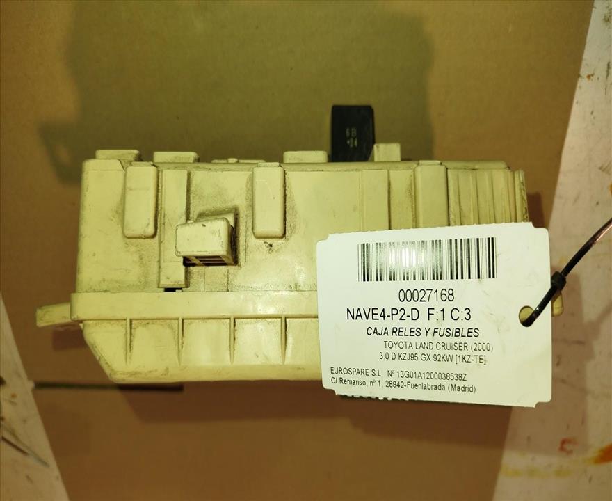 Caja de relés / fusibles 1KZ-TE 8273060060 de Toyota Land cruiser 90 (_j9_) 1996-2002 con 281056 km - pieza usada