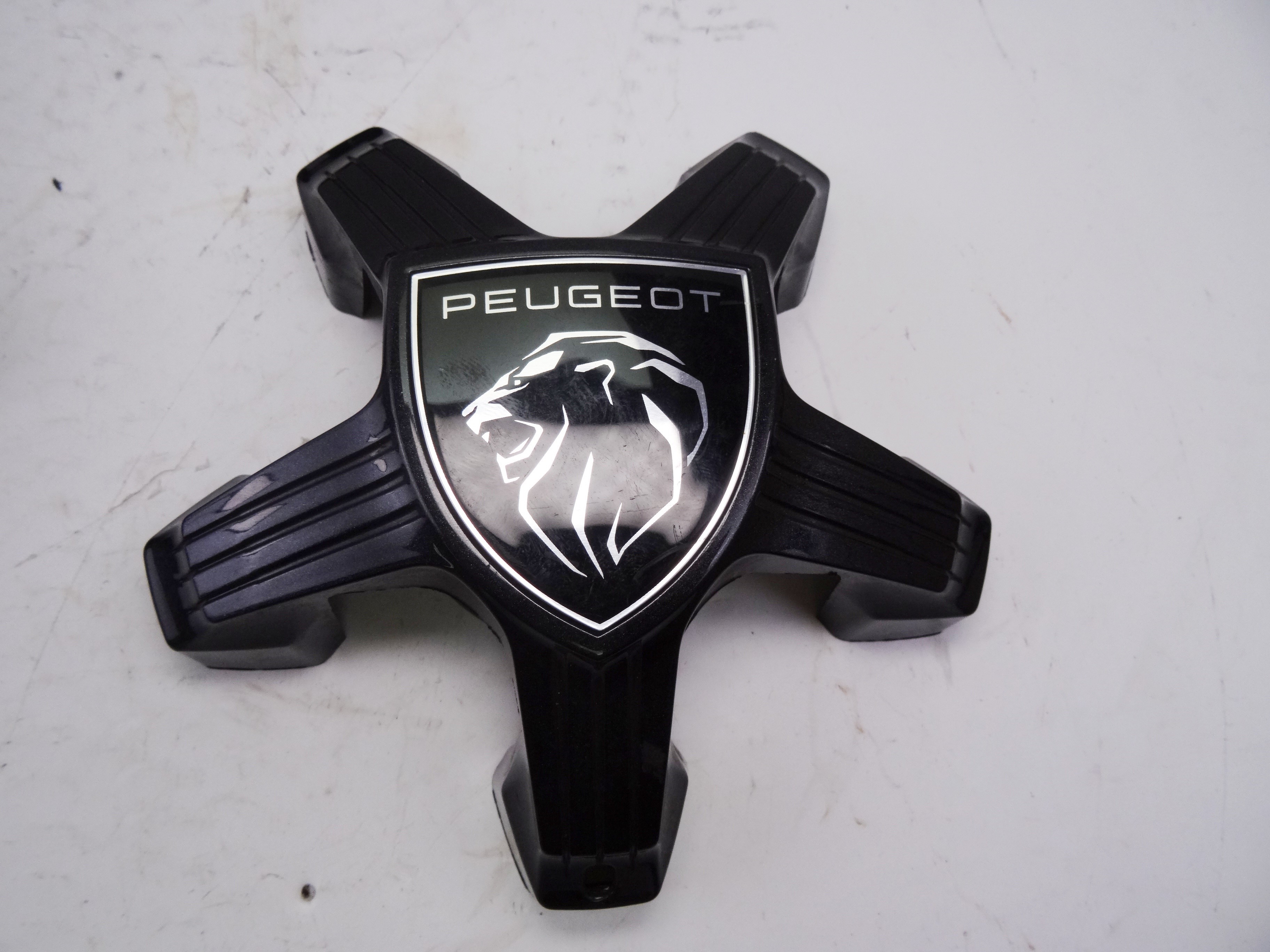 Tapacubos HN09 9836678580 de Peugeot 308 (p5) 2021-2024 - pieza usada