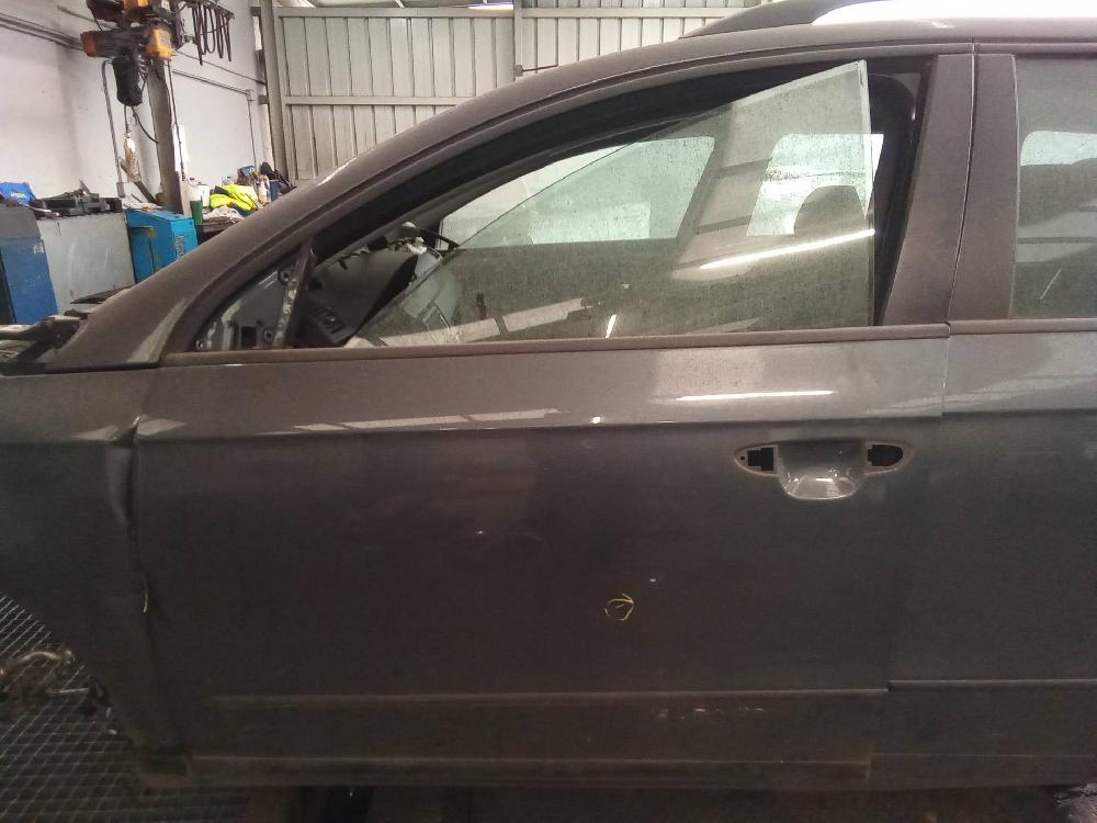 VOLKSWAGEN Passat B5 (1996-2005) Front Left Door 3C4831055J 26384440