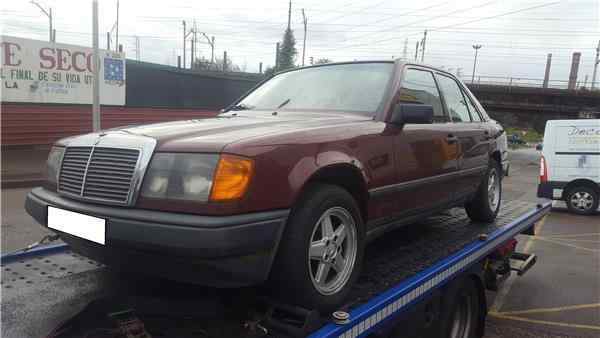 MERCEDES-BENZ W123 1 generation (1975-1985) Bakre höger bakljuslampa 24557205