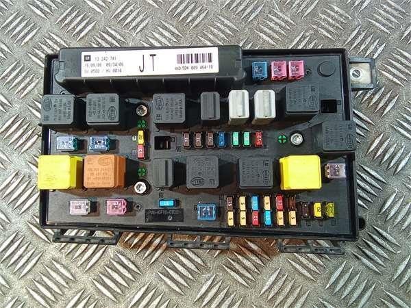 Caja de relés / fusibles Z 17 DTH 13242781 de Opel Astra h (a04) 2007-2014 con 185000 km - pieza usada