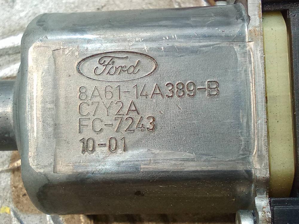 HYUNDAI ix35 1 generation (2009-2015) Regulator de geam ușă stânga față 0130822404, 8A6114A389B 24512036