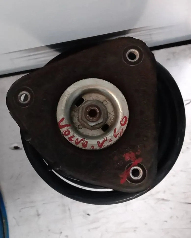 Amortisseur avant droit D4162T 31317922 de Volvo V40 hatchback (525) 0-0 - pieza usada