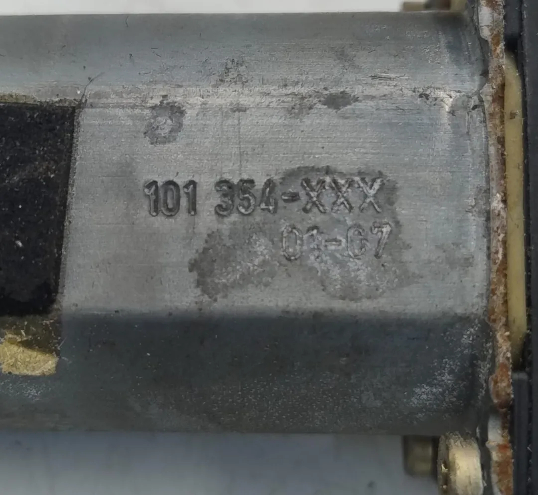Motor elevalunas delantero derecho B5244T3 de Volvo Xc70 i cross country (295) 1999-2004 con 303000 km - pieza usada