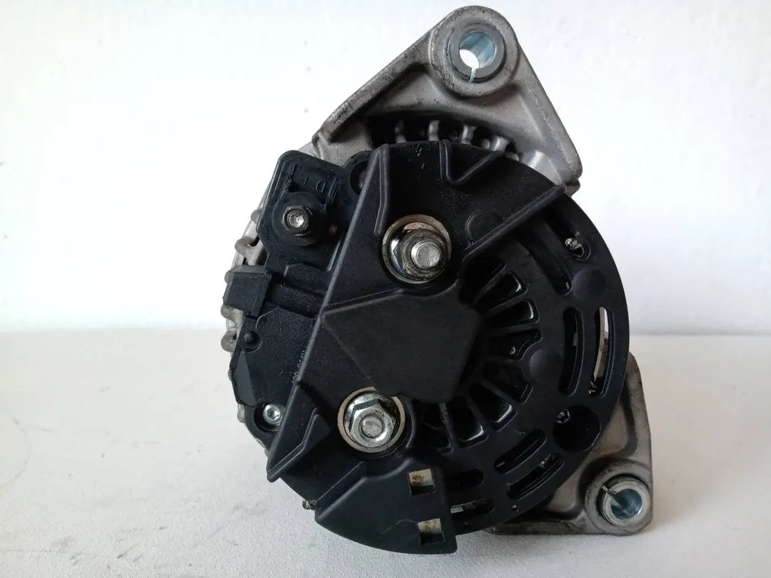 Alternador de Opel Zafira a monospace (t98) 1999-2005 - pieza usada