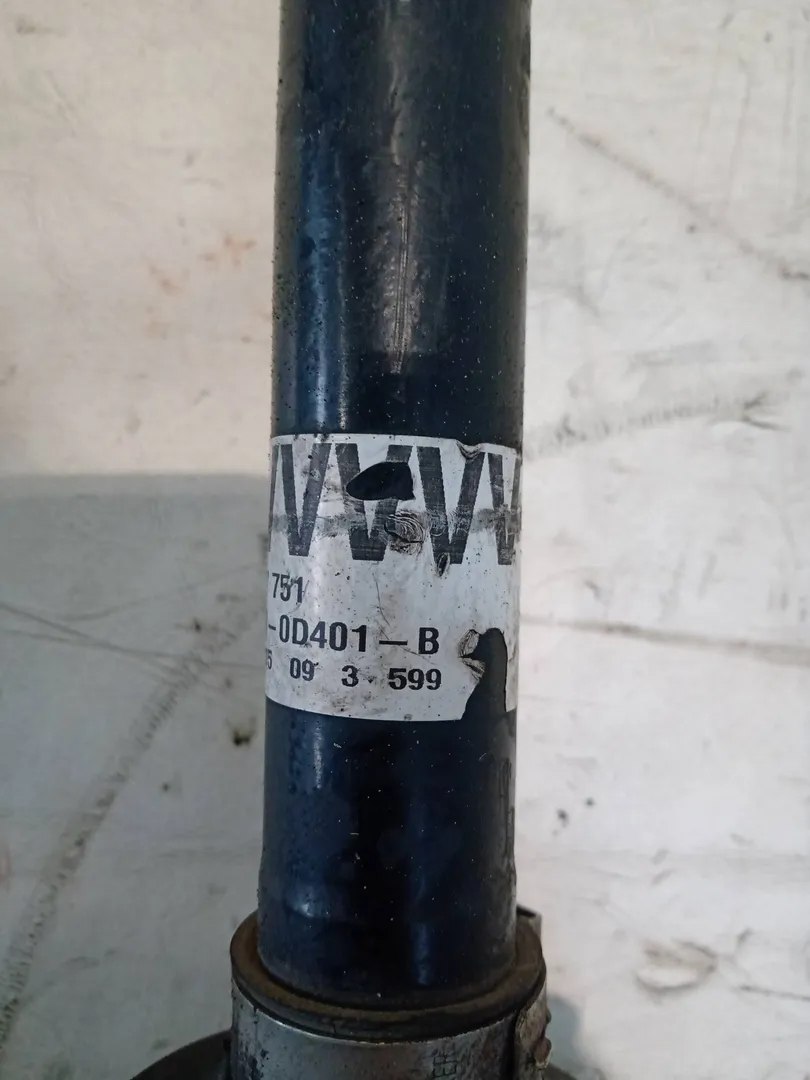 Eje delantero derecho 1NZ-FXE de Toyota Yaris (_p13_) 2012-2017 - pieza usada