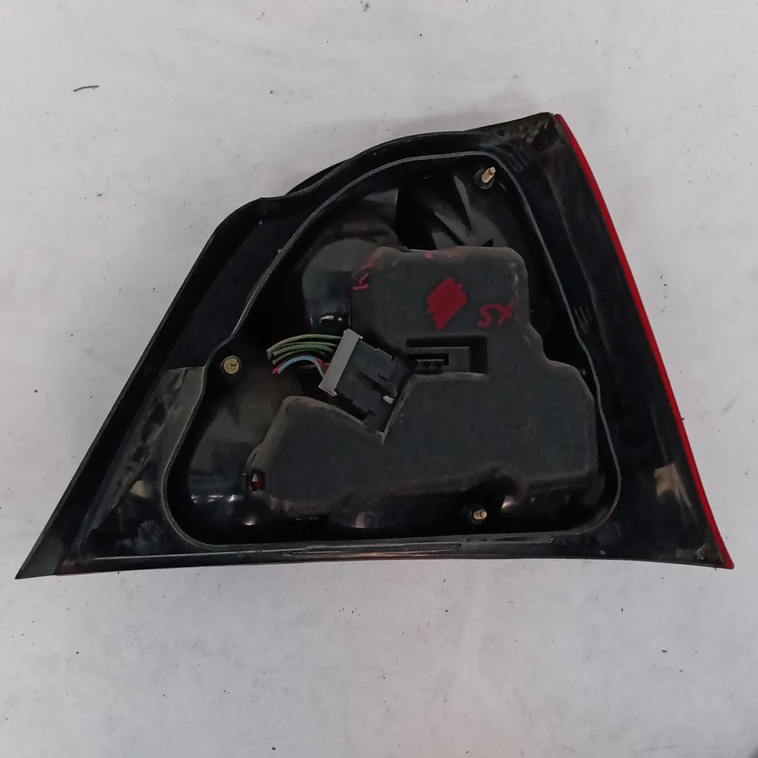 Piloto trasero izquierdo XFB10089 de Rover 25 i hatchback (rf) 1999-2005 - pieza usada