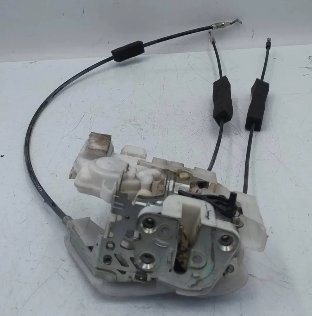 Rear door lock rh EE20 61039AG100 de Subaru Legacy iv station wagon (bp) 2008-2009 con 146000 km - pieza usada
