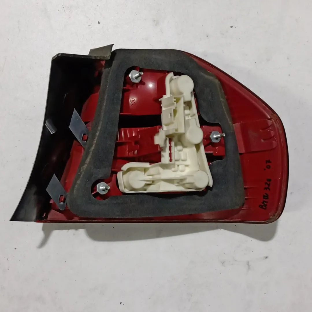 Rear lamp lh 204D4 63216937457 de Bmw 3 (e90) 2007-2010 con 159000 km - pieza usada
