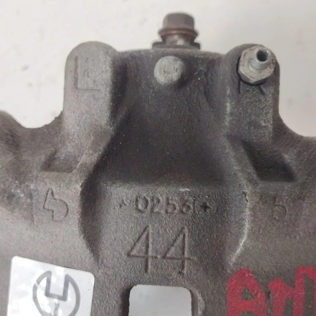 Left front brake caliper de Nissan Juke (f15) 2010-0 - pieza usada