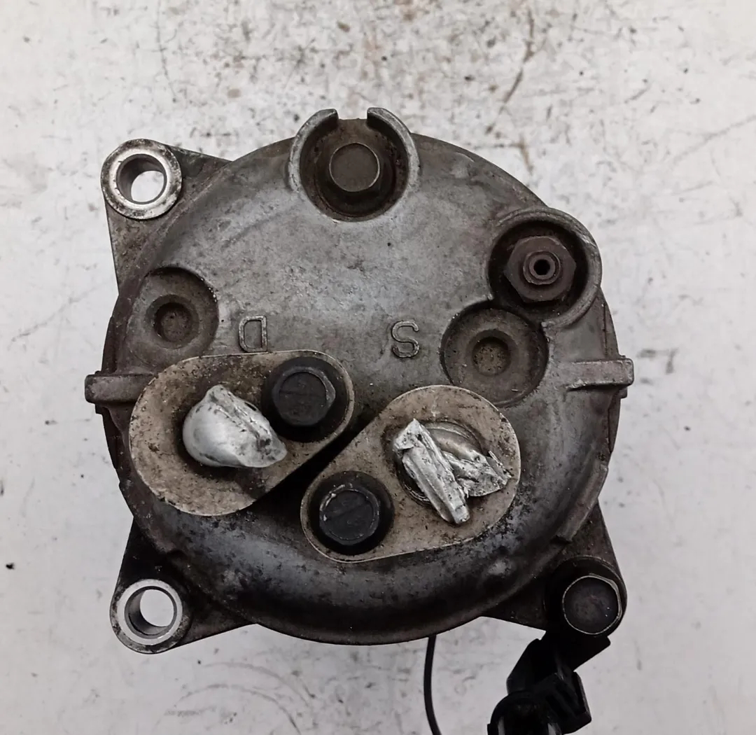 Compresseur clim de Volvo V40 station wagon (645) 2000-2004 - pieza usada
