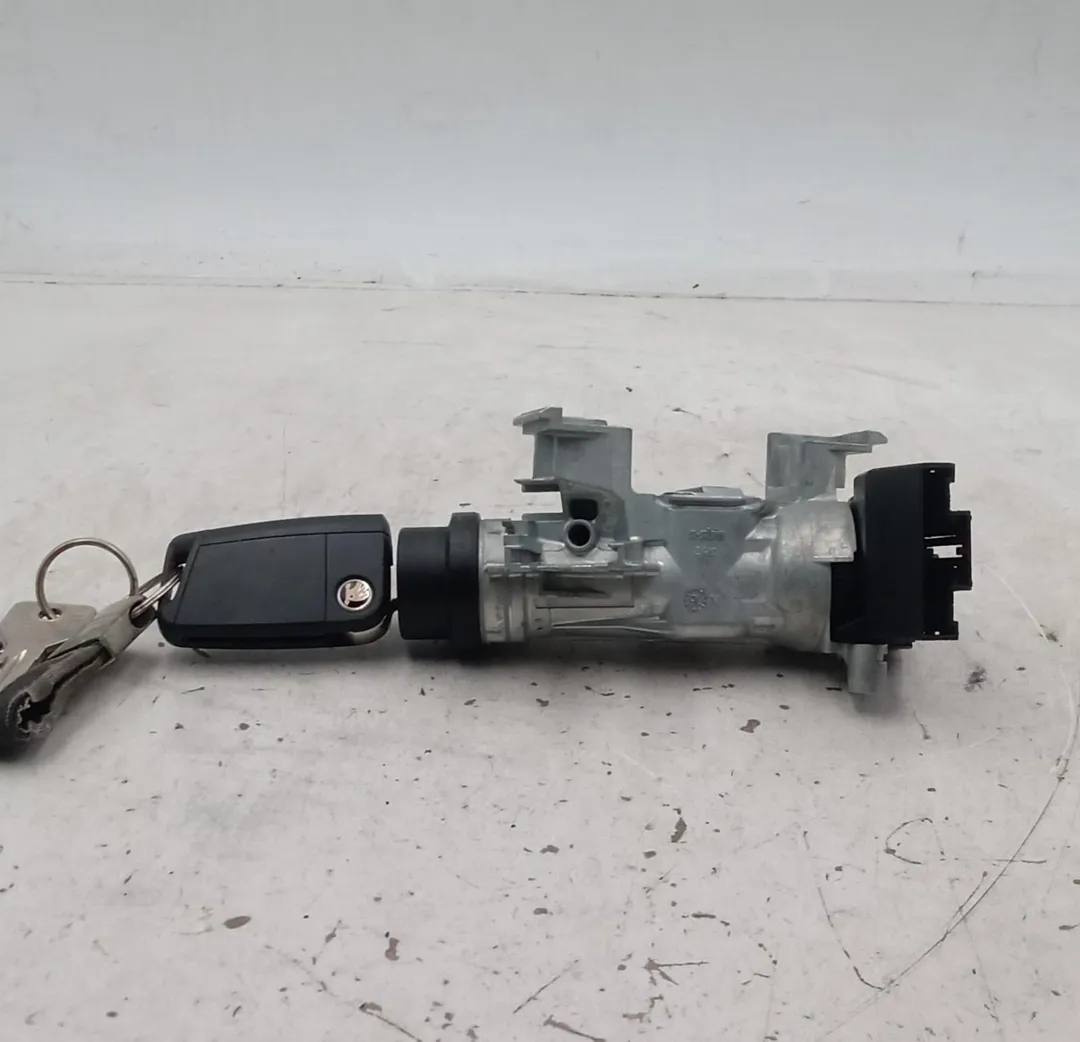 Bombin encendido CUS de Skoda Fabia iii station wagon (nj5) 0-0 con 146000 km - pieza usada