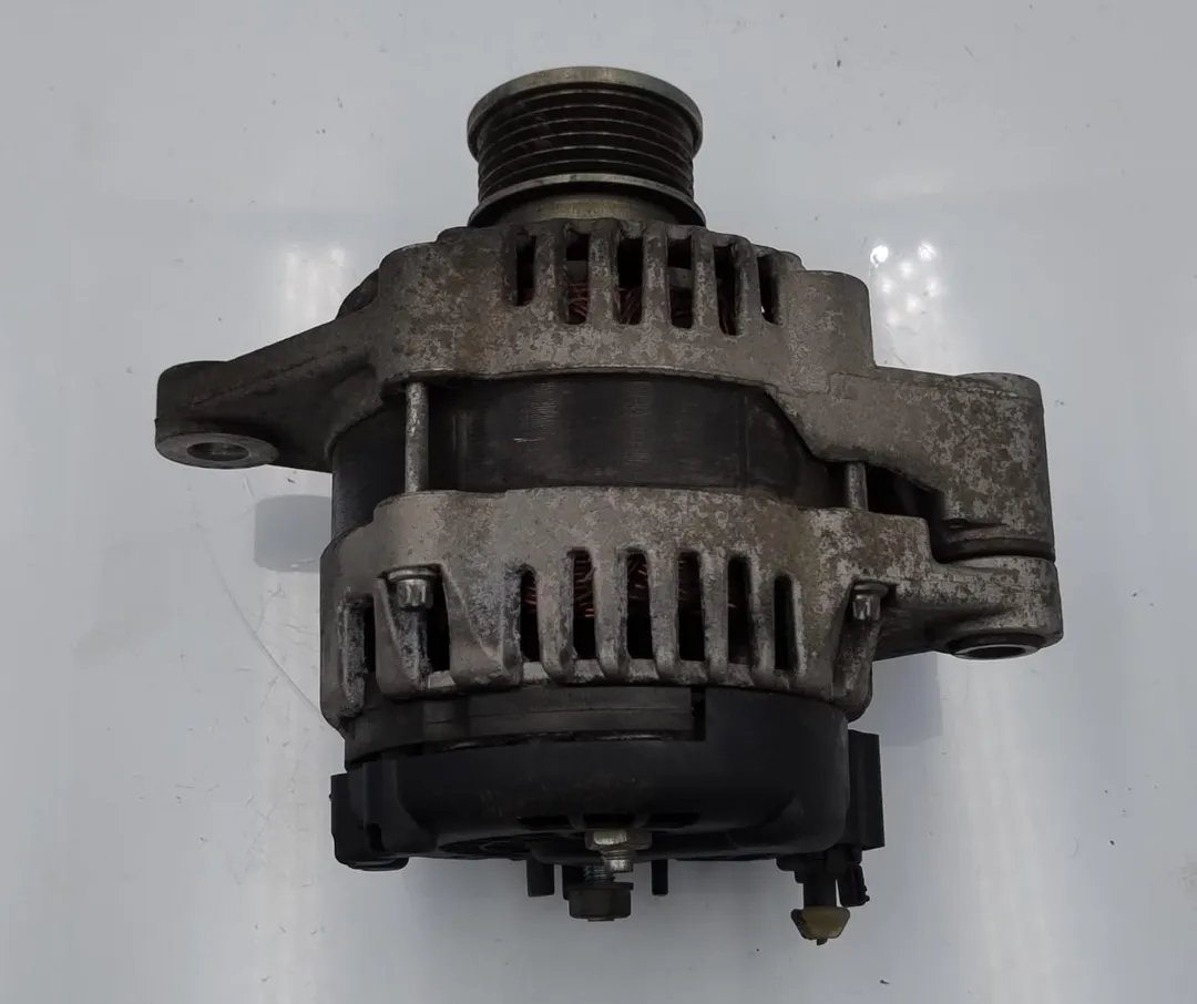 Alternador A20DTH 13579668 de Opel Astra j sports tourer (p10) 2010-2015 - pieza usada